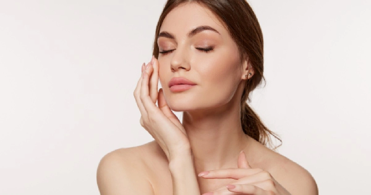 Women receiving SKINVIVE In Bradenton,FL